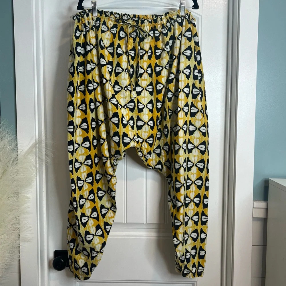 SUFI Block Printed Yelllow Cotton Harem Pants w/Navy &‎ White Design. Free Size